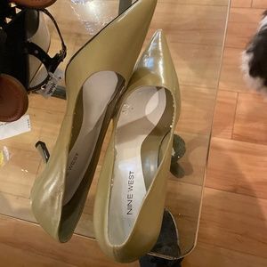 NineWest size 10 olive 3 inch heels
